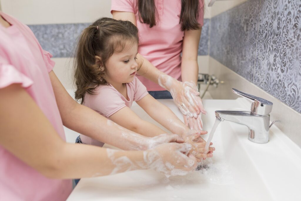 Lavar as mãos é uma forma importante de prevenção ao Coronavírus.